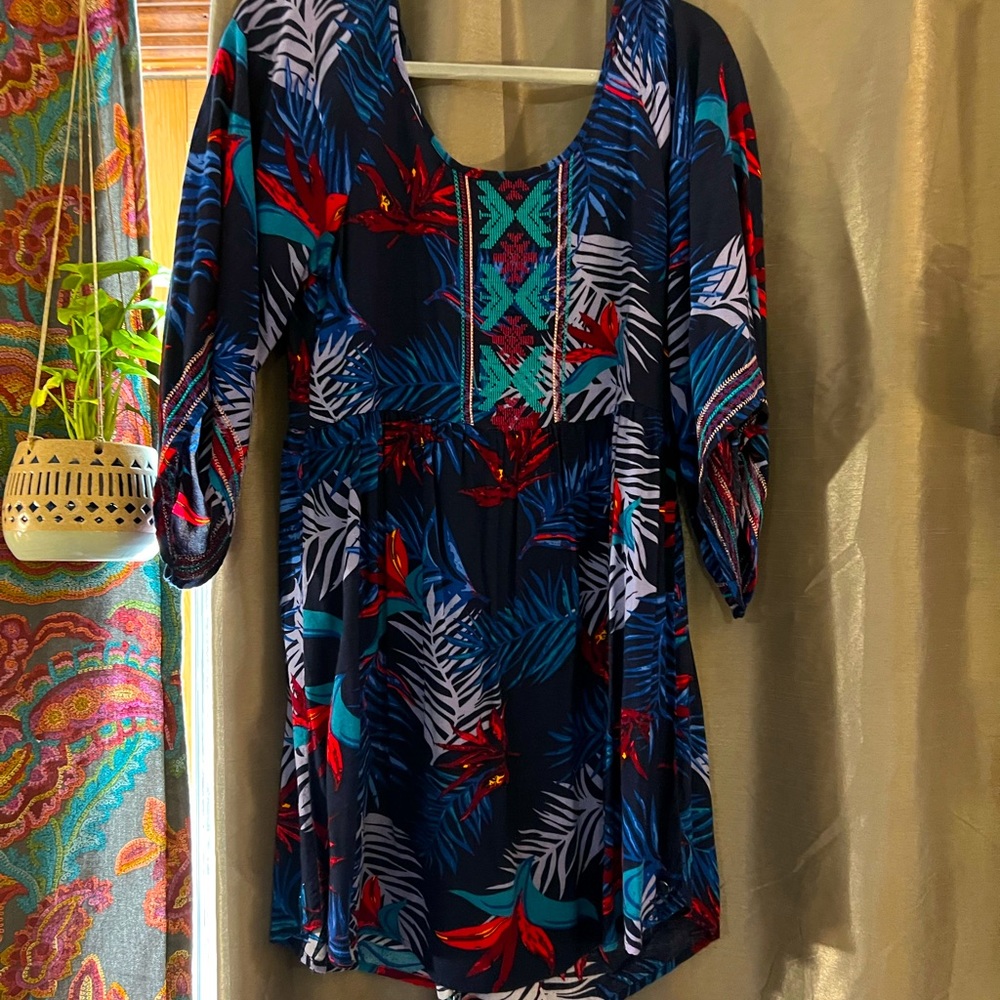 Adorable Roxy dress with tropical vintage style. Size medium. Excellent UC